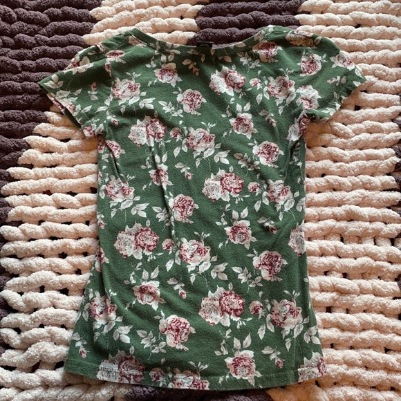 Floral T-Shirt Wet Seal - Picture 2 of 4